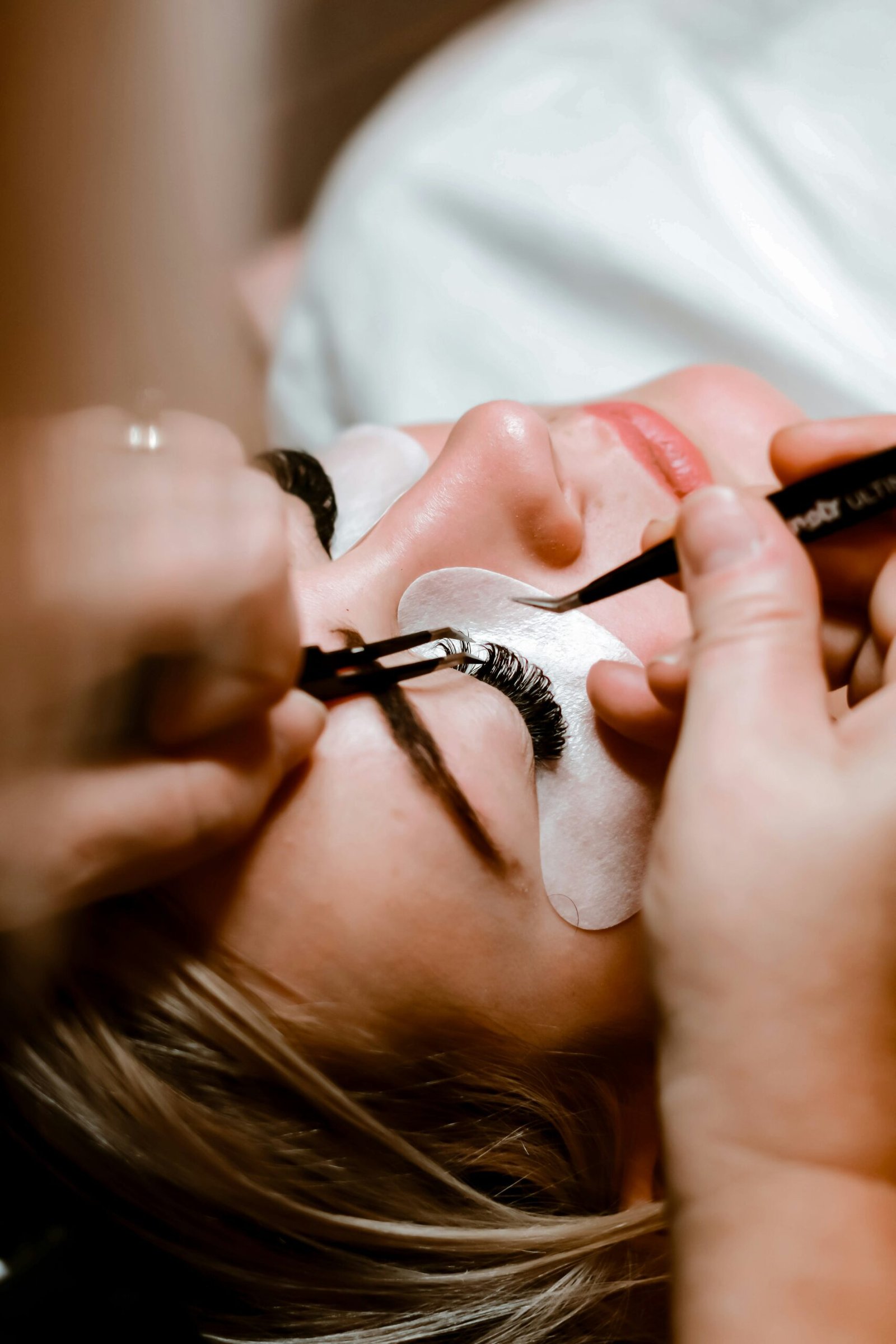 Read more about the article Classic Eyelash Extensions | Best Eyelash Extensions